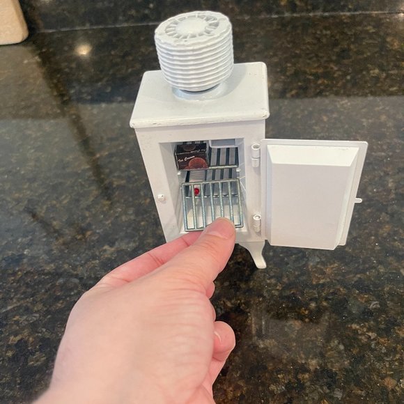 Dollhouse Metal Antique Monitor Top Refrigerator - with removable door and racks - Picture 4 of 11